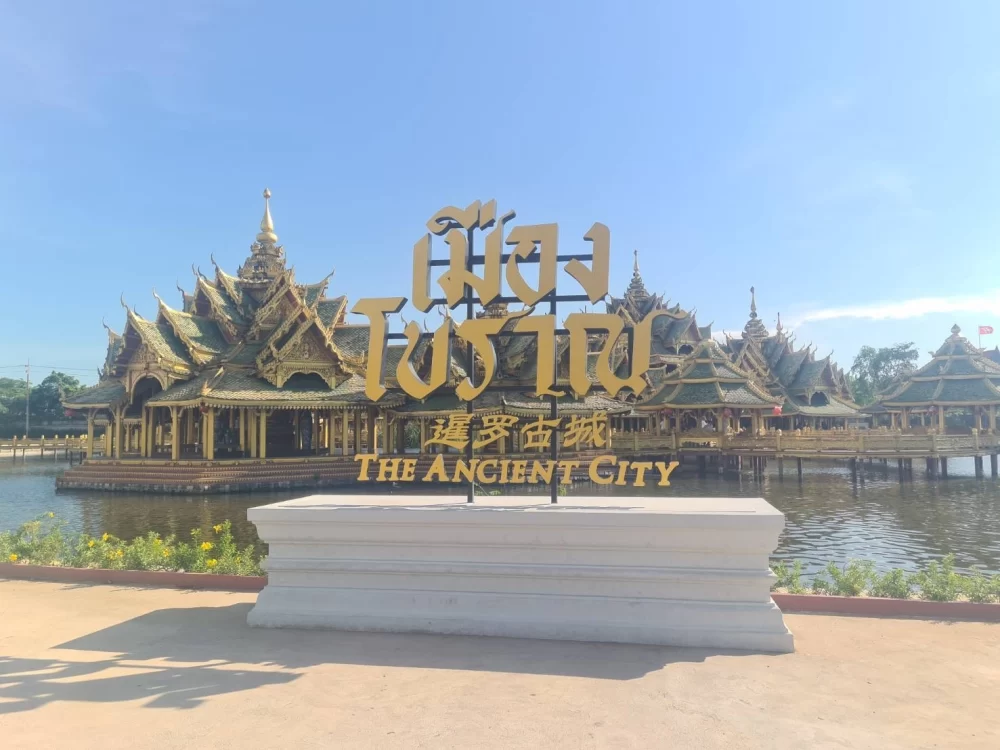 รถตู้นำเที่ยวพร้อมคนขับบางปู